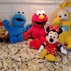 LOT 6 Vintage Elmo Sesame St., Teletubby Mini-Mouse Plush Stuffed Animals VIDEO
